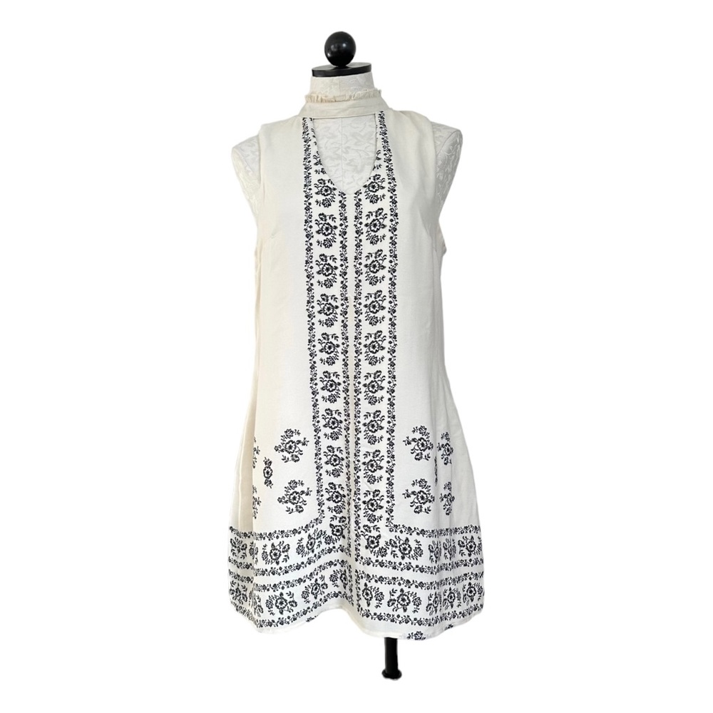 Heart Soul Ivory/Black Shift Dress Embroidered  Sleeveless Keyhole Size Large